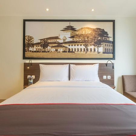 Super Oyo Collection O Hotel Pasar Baru Heritage Bandung Exterior foto