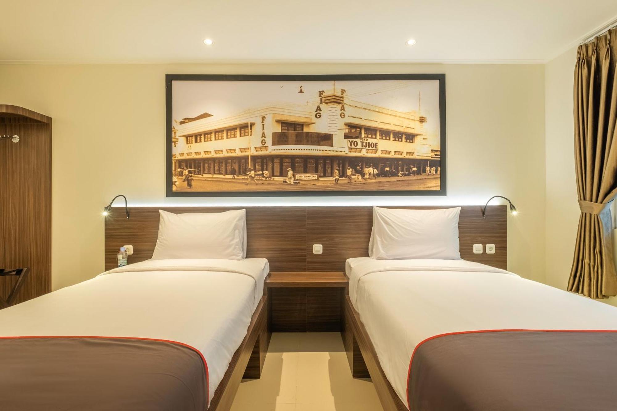 Super Oyo Collection O Hotel Pasar Baru Heritage Bandung Exterior foto